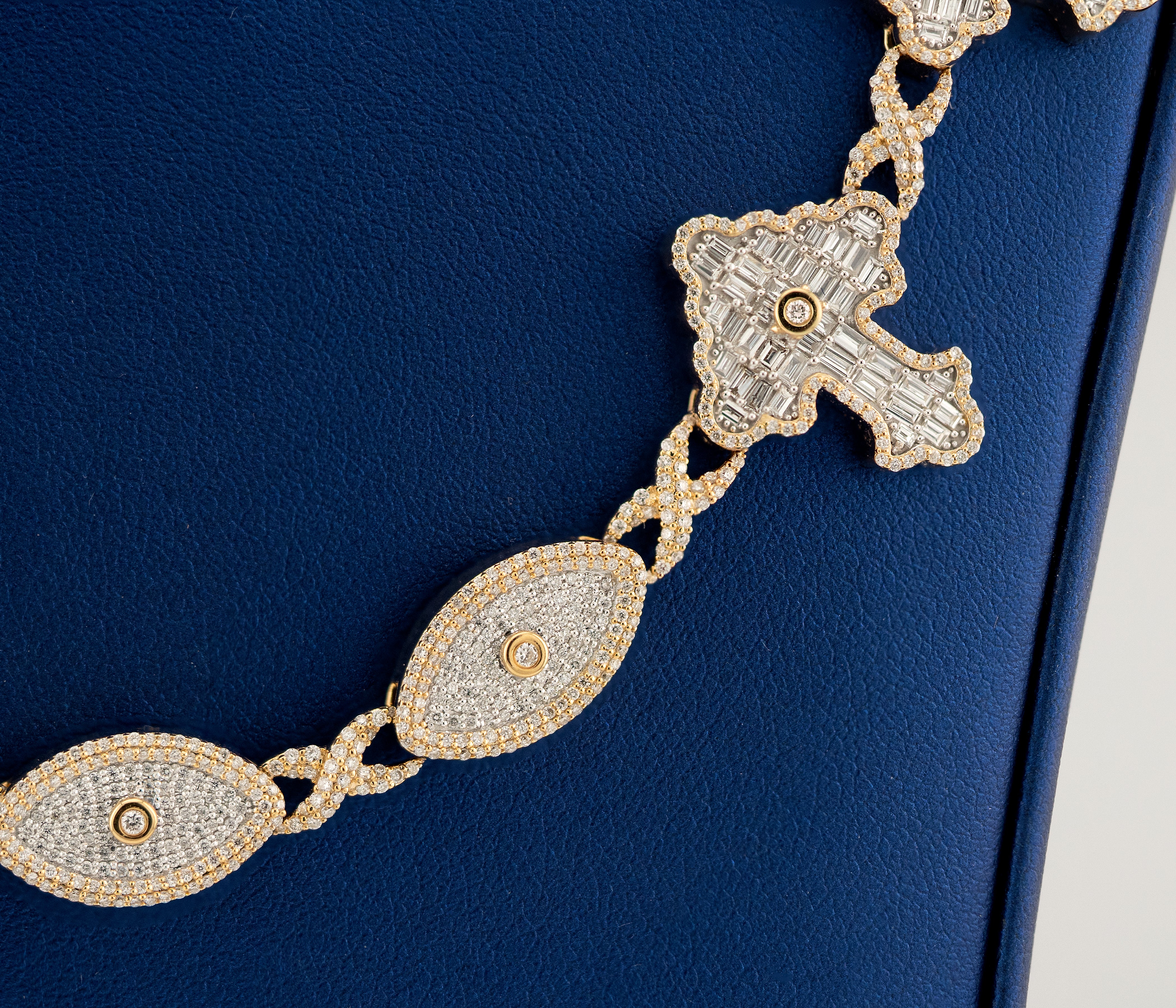 Cross Sight Chain