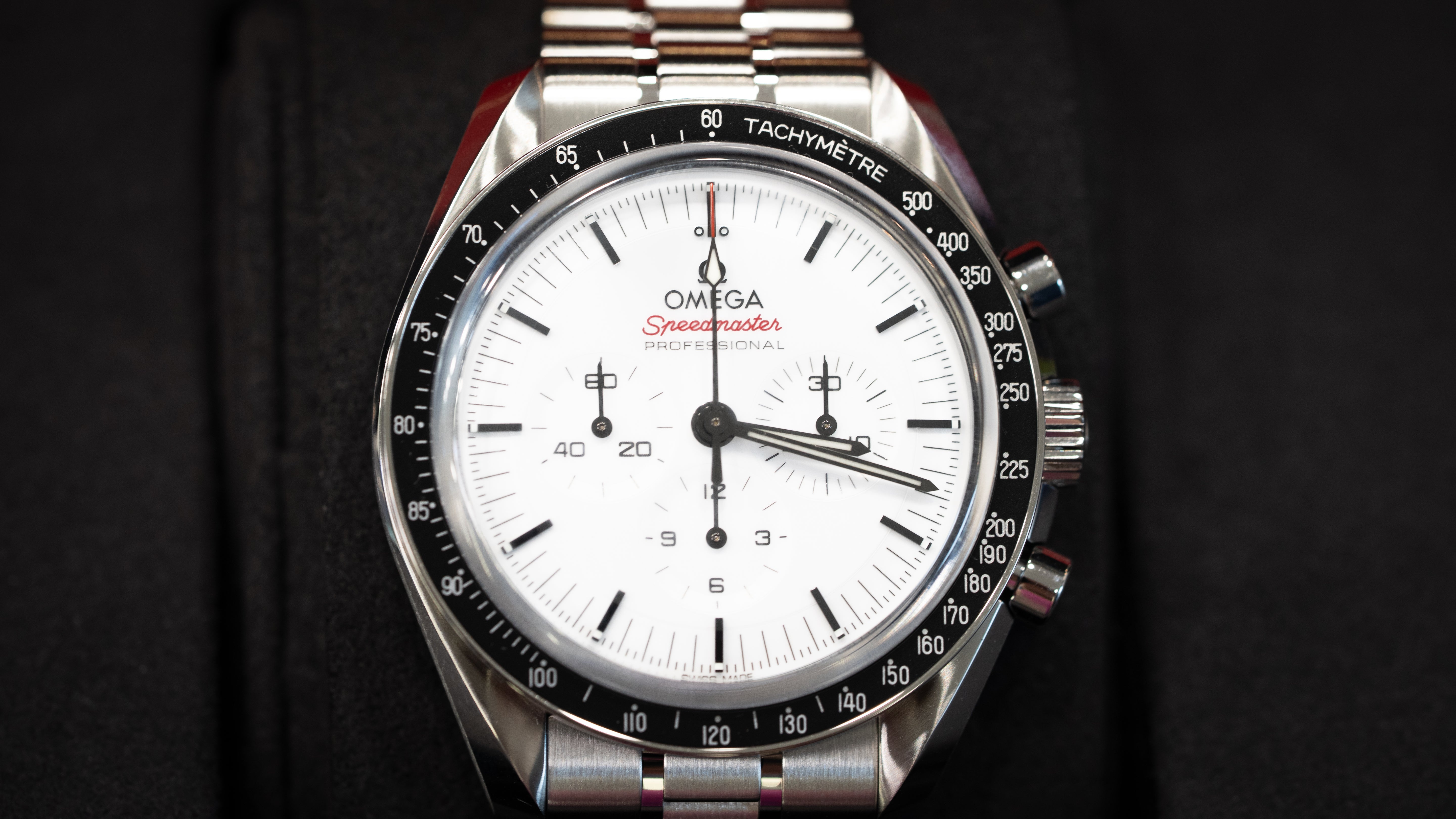 OMEGA SPEEDMASTER WHITE DIAL 2025