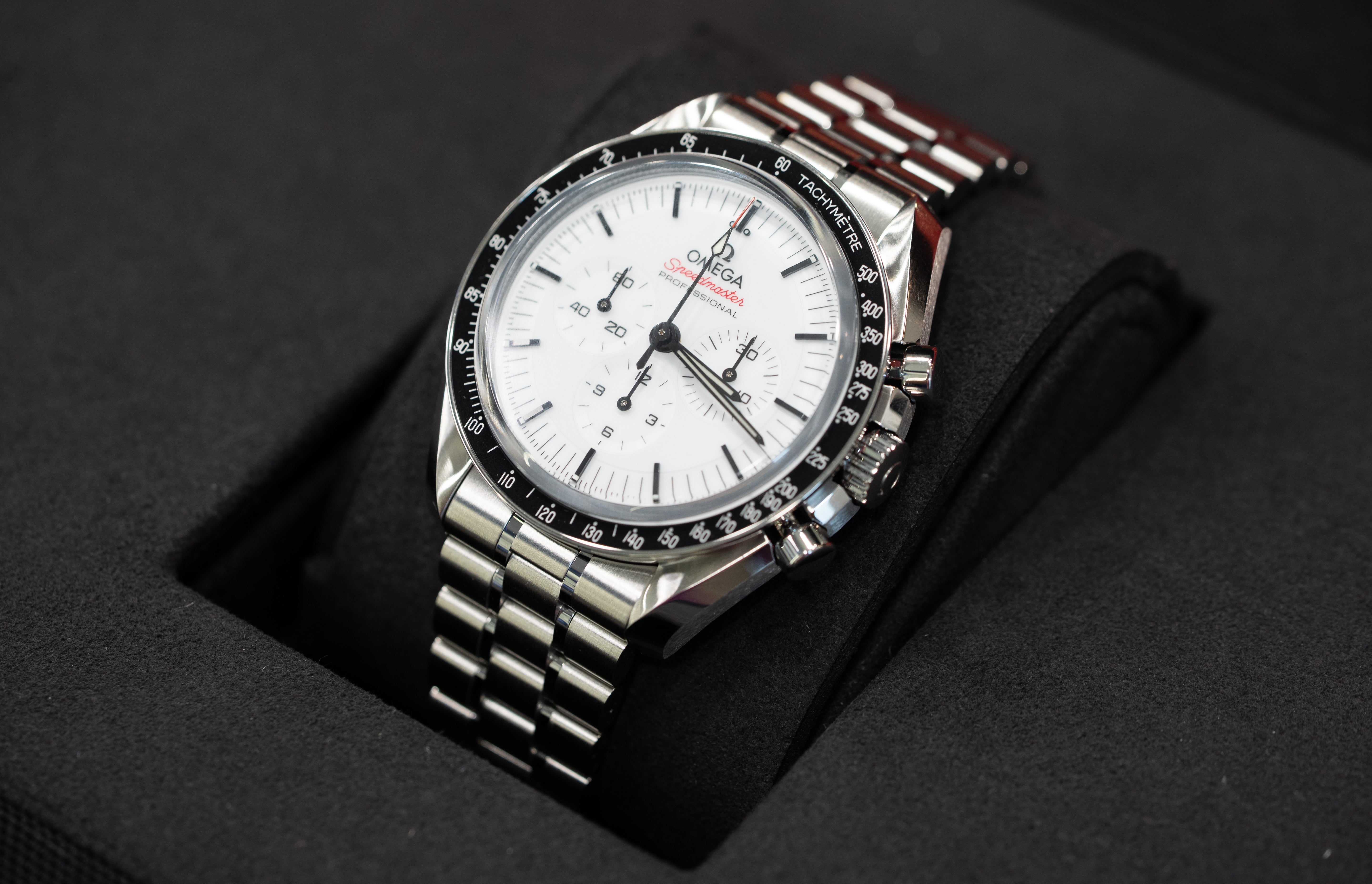 OMEGA SPEEDMASTER WHITE DIAL 2025